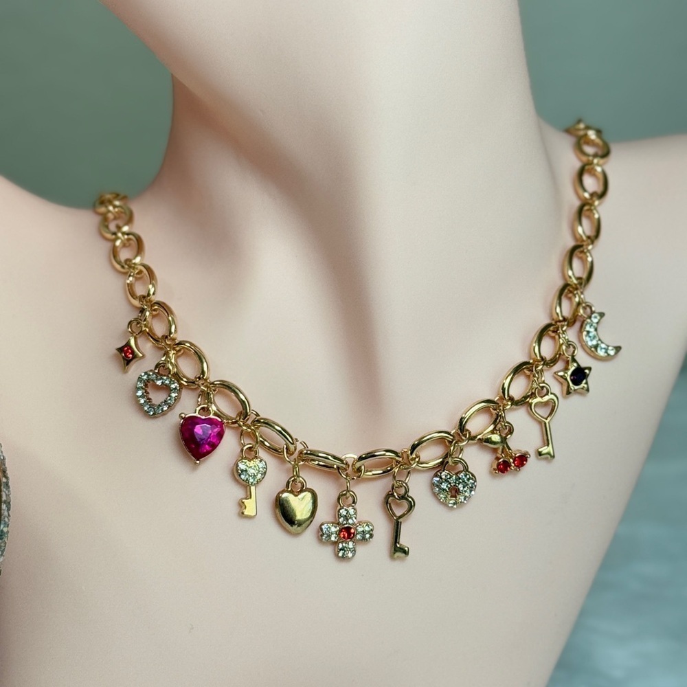 Chic Gold Charm Necklace with Red and Pink Details - Picture 1 of 6